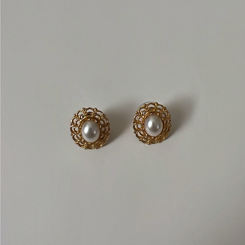 Vintage gold tone earrings with pearl